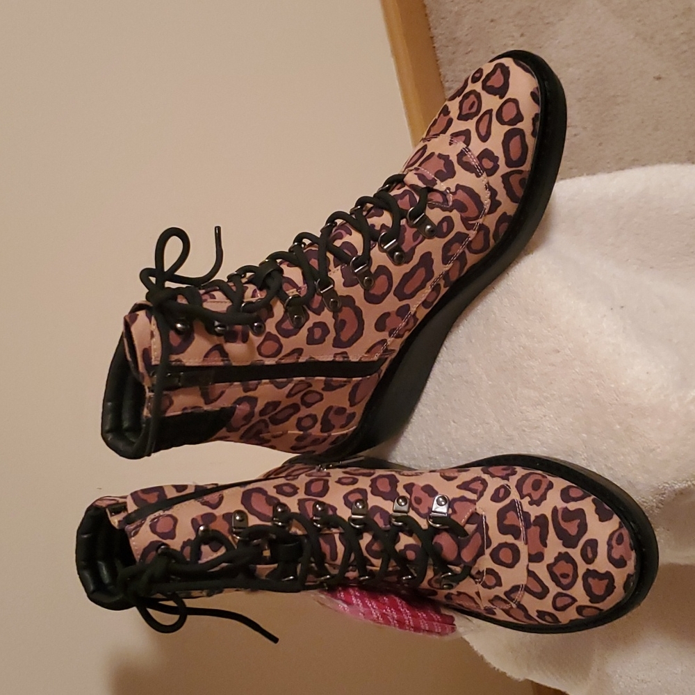 Kenneth Cole Waterproof Rhyme Hiker - Picture 1 of 12